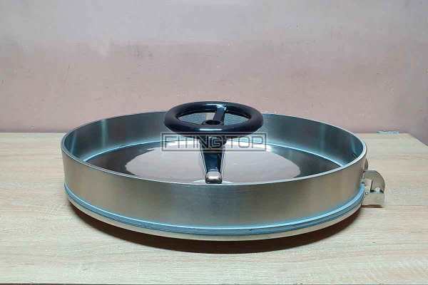 Люк нержавіючий овальний 440х308 (відкривається всередину)