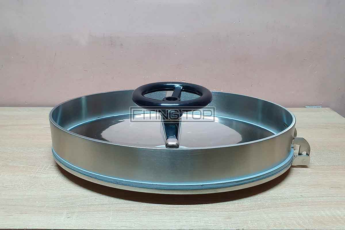 Люк нержавеющий овальный 440х308 (открывается во внутрь), арт. 6006