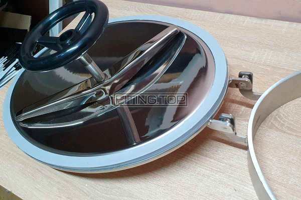 Люк нержавеющий овальный 440х308 (открывается во внутрь), арт. 6006