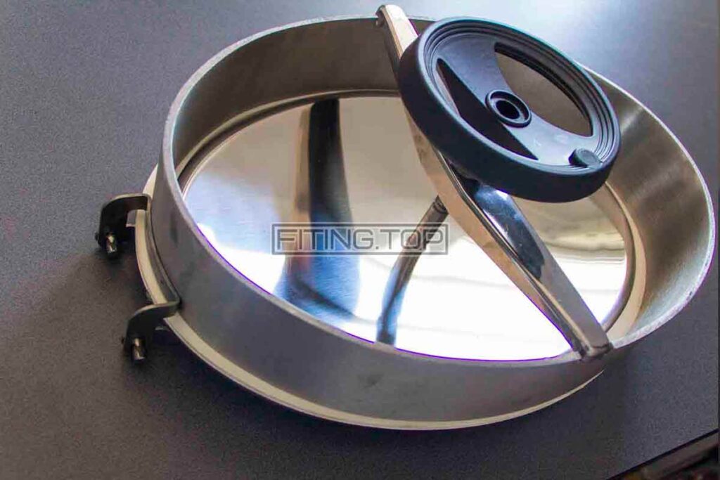 Люк овальный нержавеющий 440х308 мм АИСИ304 (открытие во внутрь)