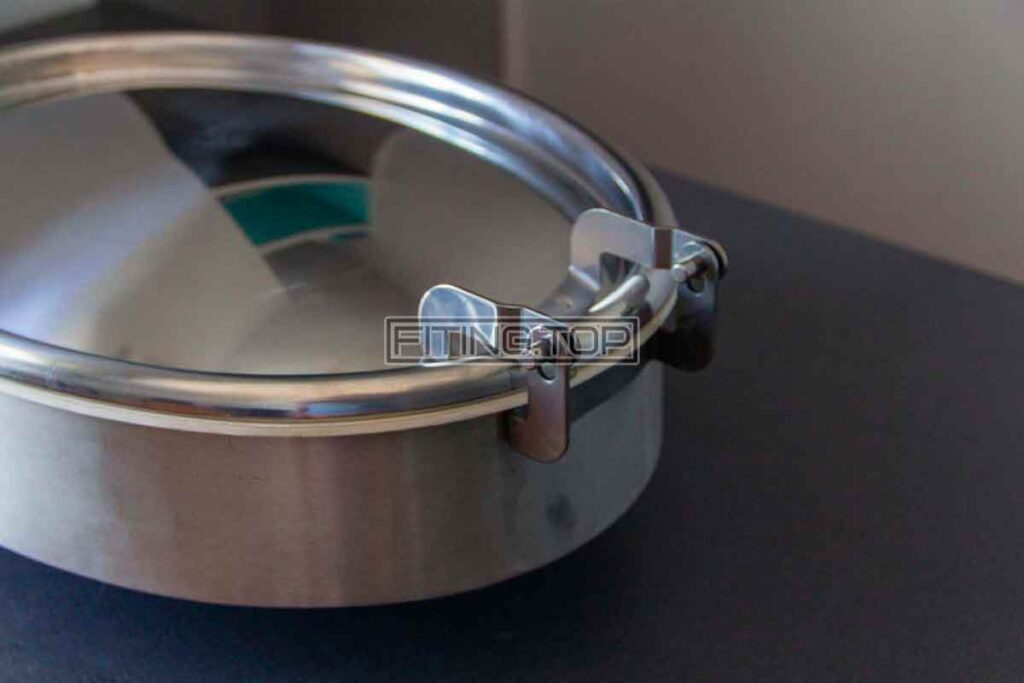 Люк овальный нержавеющий 440х308 мм АИСИ304 (открытие во внутрь)