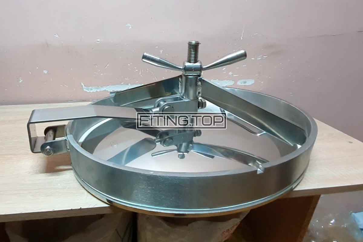 Люк нержавіючий овальний 410х510 (відкривається всередину) Люк нержавіючий овальний 410х510 (відкривається всередину)