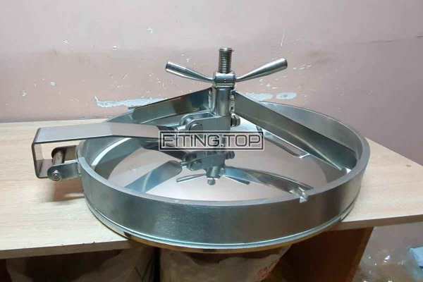 Люк нержавеющий овальный 510х410 (открывается вовнутрь)